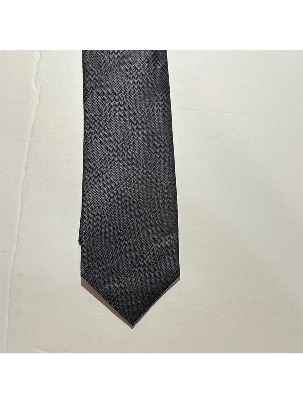 Michael Kors Black Plaid Tie. NWOT, formal, good condition.